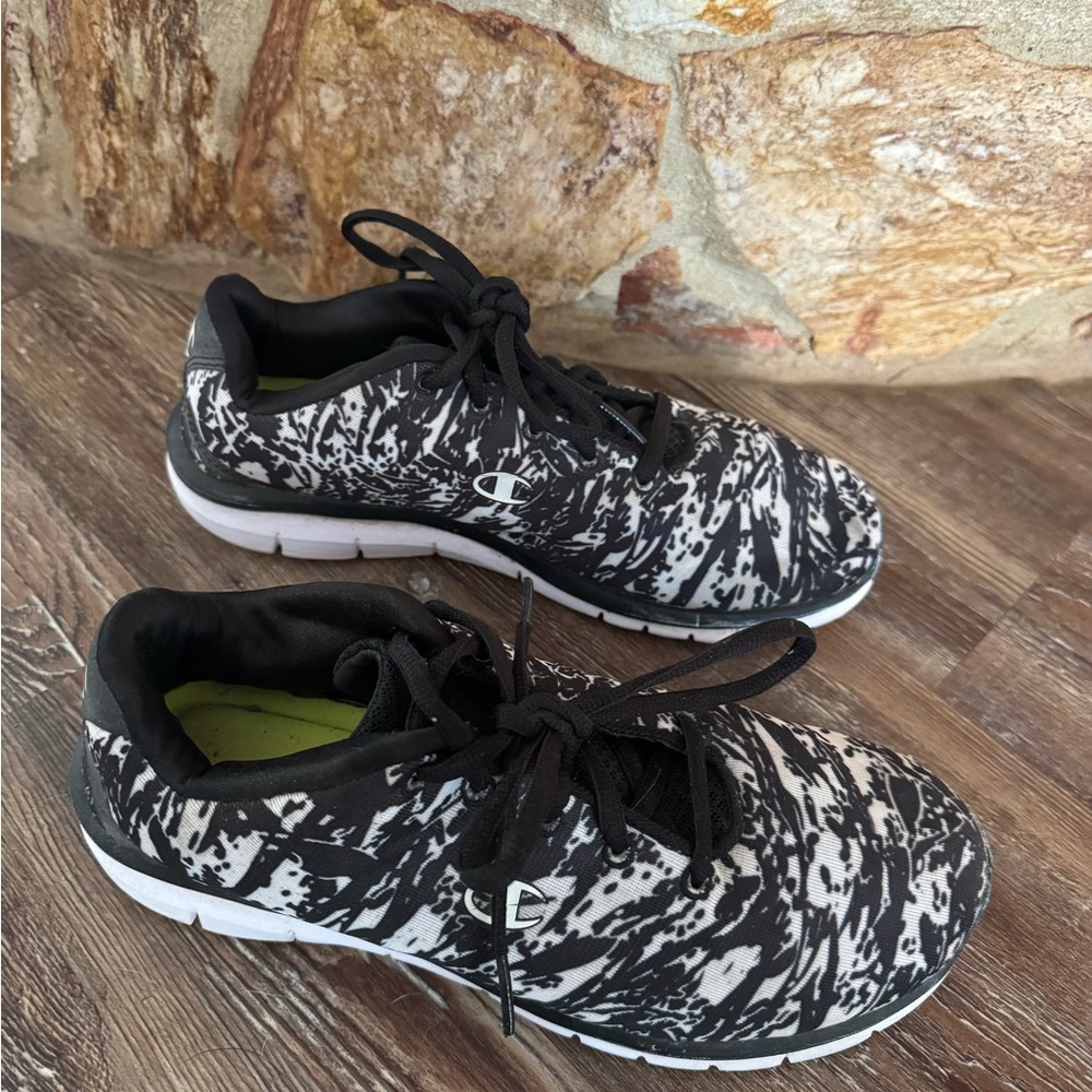 Champion Wonen’/ Athletic Shoes in Black and White